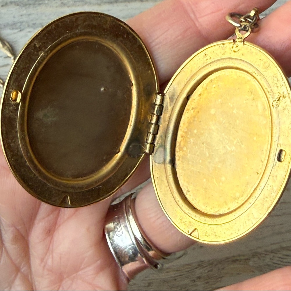 Vintage Gold Plated Etched Bar Link Necklace & Large Oval Locket - Picture 11 of 14